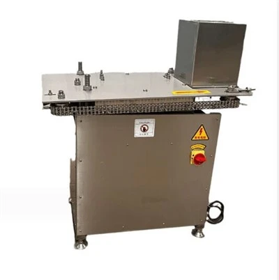 Machine à désosser les cuisses de poulet